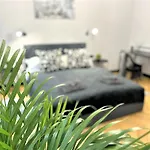 Luxury 100m2 Loft Design-apartment At Wawel + Netflix شقة كراكوفيا