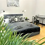 Luxury 100m2 Loft Design-apartment At Wawel + Netflix شقة كراكوفيا